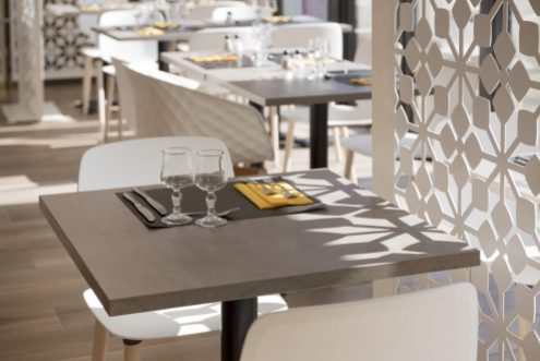 Table carrée de restaurant